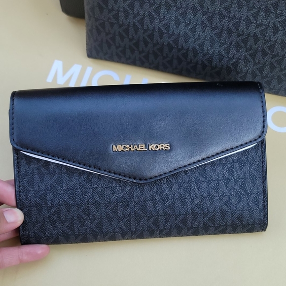 Michael Kors 3-in-1 Kimberly Tote - Picture 7 of 9